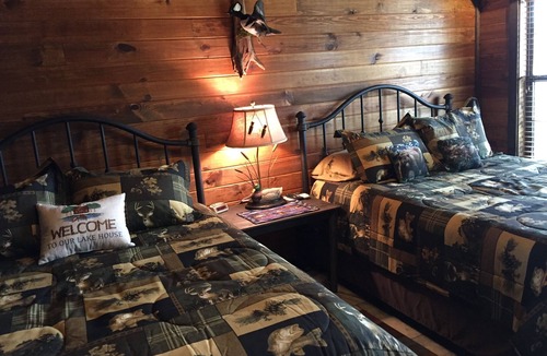 Alba Cabin | No. 1 Top-Rated Waterfront Lodge on Lake Fork Pet Friendly