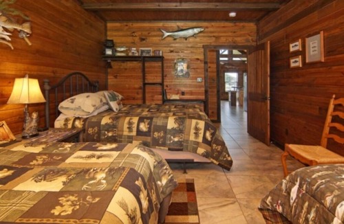 Alba Cabin | No. 1 Top-Rated Waterfront Lodge on Lake Fork Pet Friendly