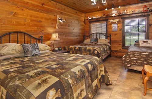 Alba Cabin | No. 1 Top-Rated Waterfront Lodge on Lake Fork Pet Friendly