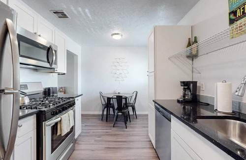 University Heights Apartment | No.7: King bed, 1bd/1ba, UNM