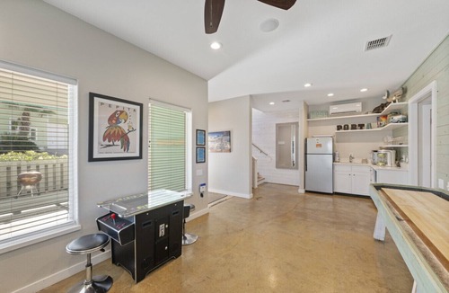 Sand Point House | No Agenda Hacienda QUARTER MILE WALK TO BEACH
