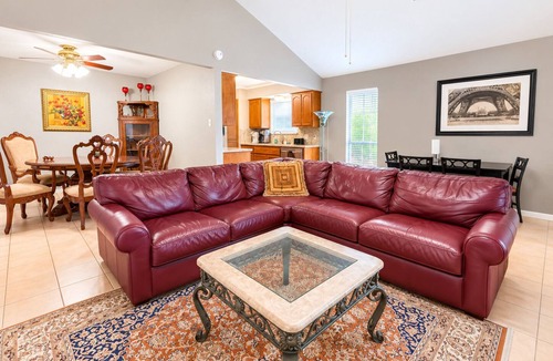 South Side House | No Frills 2BR Stay | Work Crews & Extd Stays