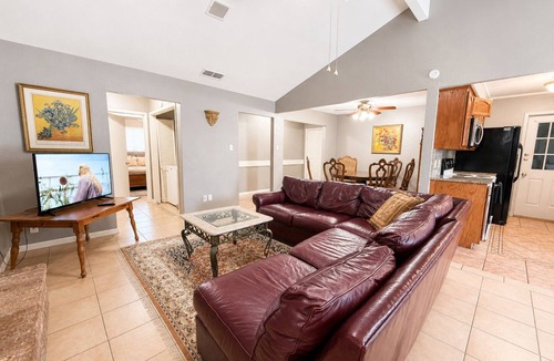 South Side House | No Frills 2BR Stay | Work Crews & Extd Stays