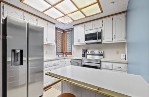 Springfield House | NO PETS 3 bed 2 bath with 2 car garage fully furnished everything new