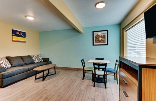 Old Town House | Non Smoking Family Villa Suite in Port Aransas Texas - Captains Quarters Inn