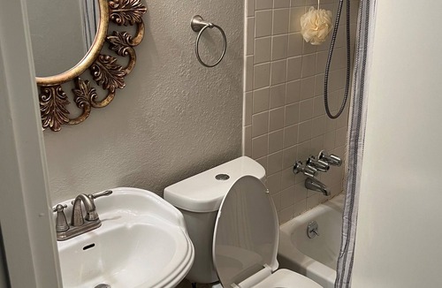 Paris House | Noni's Place 3-bedroom house in fabulous Paris with cool AC for relaxing stay
