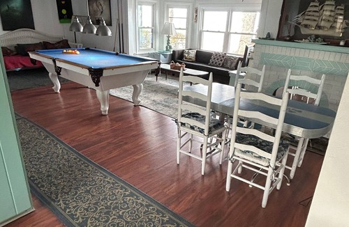 Town of Porter Cottage | North Coast Cottage. Located on the southern shore of Lake Ontario.
