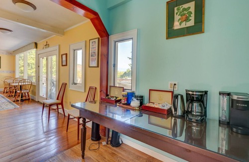 North Conway House | North Conway Getaway | Hot Tub, Pool & Sleeps 25!