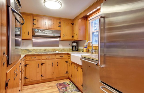 Cranmore Birches Cottage | North Conway Home < Walk to Slopes at Cranmore!