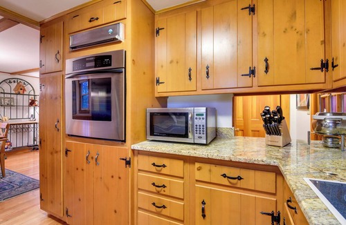 Cranmore Birches Cottage | North Conway Home < Walk to Slopes at Cranmore!