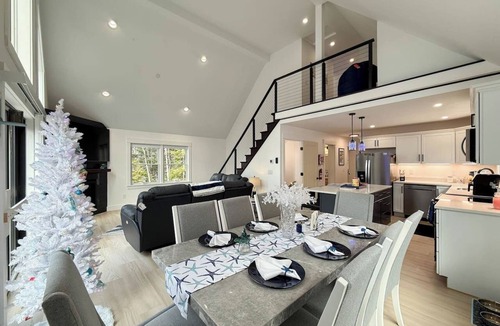 Conway House | Northview Chalet | Brand New, Hot Tub, Spacious