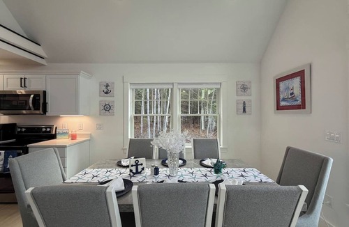 Conway House | Northview Chalet | Brand New, Hot Tub, Spacious