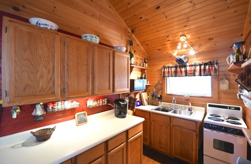 Bridgton Cabin | * NOW ON SPECIAL * Serene Pet-Friendly Camp on the Edge of Highland Lake!