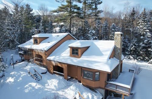 Carroll Villa | O6 Newly renovated with high class upgrades Great ski access boot warmer ski rack yard AC