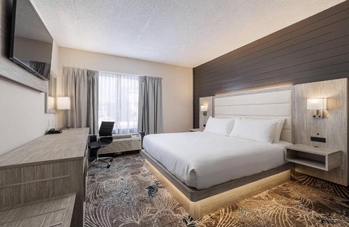 Rochester Hotel | Oakfield Hotel & Suites Rochester, an Ascend Collection Hotel