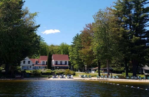 North Sebago Cottage | Oakleaf Cottage-Private Beach-Pets Welcome - Round Table Lodge, Sebago, Maine