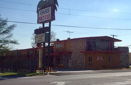 Central Arlington Hotel | Oasis Motel