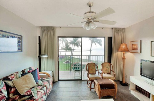 Kaunakakai Condo | Ocean Bliss W/Lanai, Kitchen and Fans–Molokai Shores