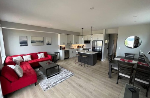 Campbell River House | Ocean View Oasis