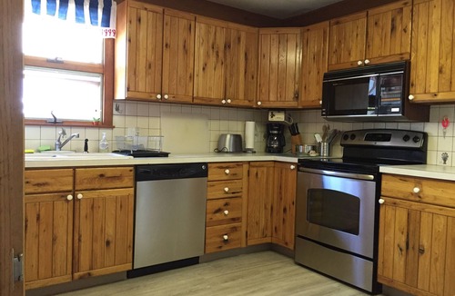 Narragansett Cottage | Ocean Views, Block to Beach!