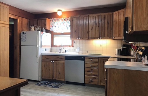 Narragansett Cottage | Ocean Views, Block to Beach!
