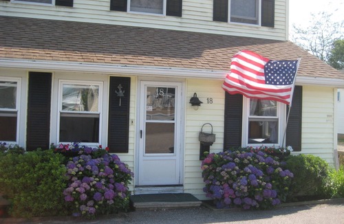 Narragansett Cottage | Ocean Views, Block to Beach!