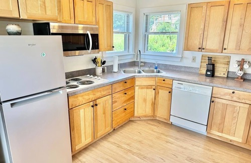 Bernard Cabin | Oceanfront Cabin `Seaside` 2 Bed 2 Bath