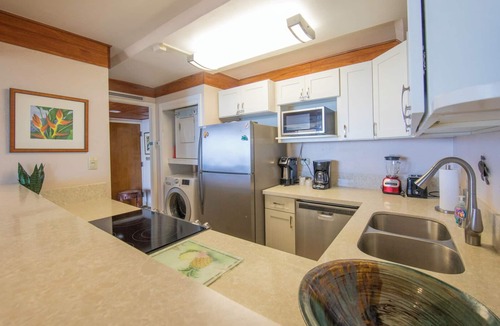 Makaha Condo | Oceanfront Corner unit Condo , Hawaiian Princess