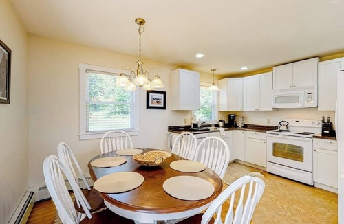 Boothbay Harbor House | Oceanfront home on Lobster Cove with deck & shared firepit - walk to town