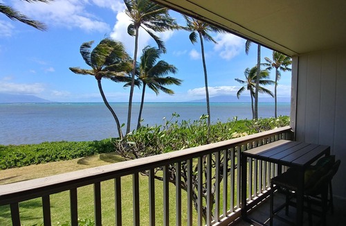 Ualapue Condo | Oceanfront, king bed, queen murphy bed, beach/pickleball supplies & car option