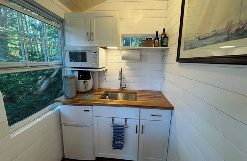 West Tremont Apartment | Oceanside Acadia Artist's Studio with high end finishes and local character