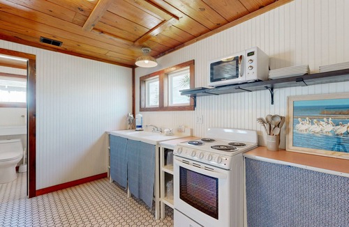 Old Town Cabin | Old Town Port A , Pet Friendly, Golf Cart Access