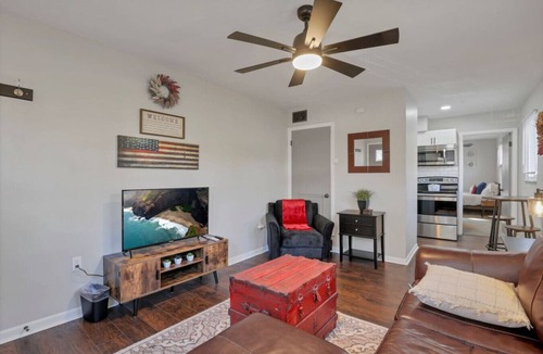 Franklin Park Apartment | Old Towne East - 1 BR Apt - Steps from E Market