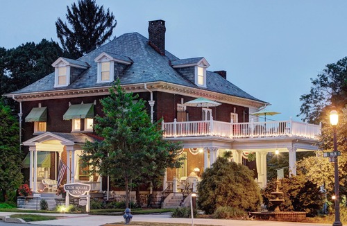 Mount Joy Bed & Breakfast | Olde Square Inn B&B