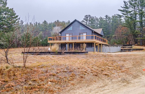 Bethel House | On Mountain Time - renovated ski house, hot tub, 15 minutes to Sunday River