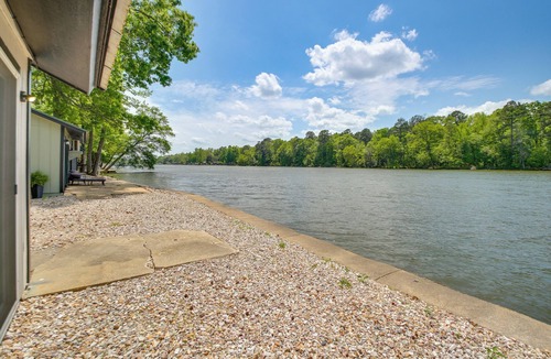 Mid America Cabin | On-Site Boat Launch! Lakefront Hot Springs Cabin
