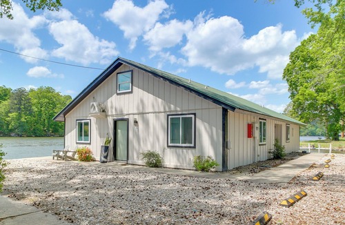 Mid America Cabin | On-Site Boat Launch! Lakefront Hot Springs Cabin