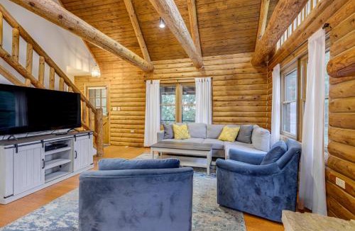 Yellow Springs House | On-Site Lake & Gazebo: Cabin in Yellow Springs!