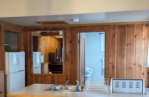 Salsbury Cove Cabin | One Bedroom Cabin Cosy and Comfortable Cabin 10C