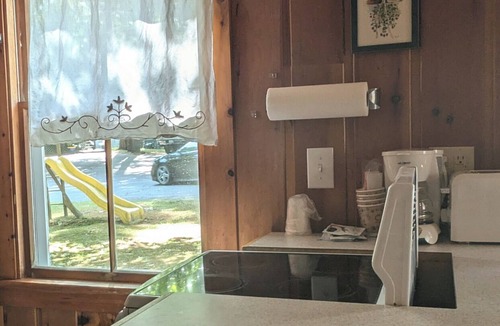 Salsbury Cove Cabin | One Bedroom Cabin Cosy and Comfortable Cabin 10C