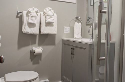 Salsbury Cove Cabin | One Bedroom Cabin Cosy and Comfortable Cabin 10C