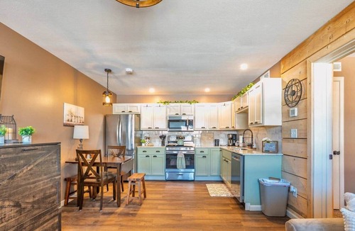 Conneaut Lakeshore Apartment | One Bedroom Haven at Avanti Cove