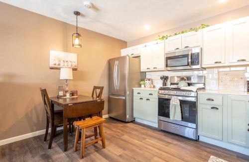 Conneaut Lakeshore Apartment | One Bedroom Haven at Avanti Cove