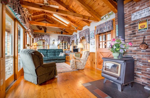 Mount Vernon Cottage | One Of Belgrade Lakes Best Kept Secrets, Very Private & 10 Feet From Waters Edge