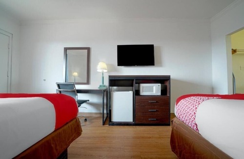 Kingsville Hotel | One Room w/Two Double Beds | Gym Access | Near LE Ramey Golf Course