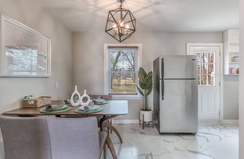 Turner Park House | OneCozyPlace Tulsa | King Bed Expo TU Downtown
