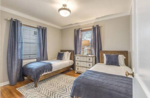 Turner Park House | OneCozyPlace Tulsa | King Bed Expo TU Downtown