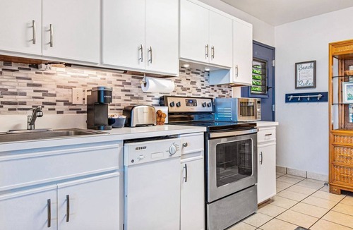 Kahana Condo | Only 10 Feet from the Ocean! Fresh and Updated Pohailani 102 Studio - Sleeps 2