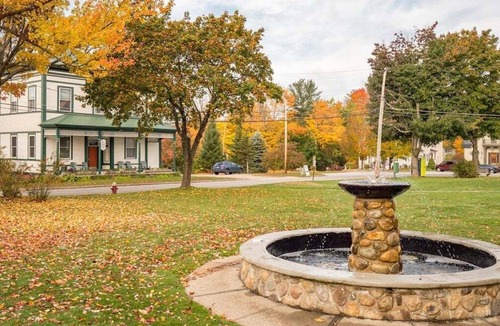 Bethel Condo | Opera House Loft 22 - Bethel Village