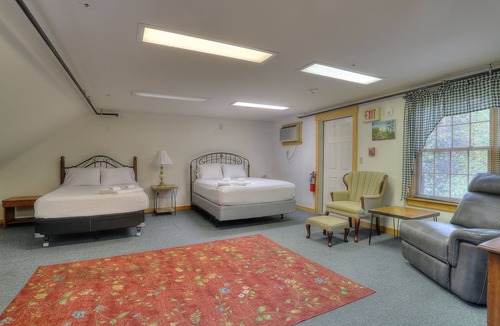 Oquossoc Hotel | Oquossoc Suite #7 | Upstairs Suite